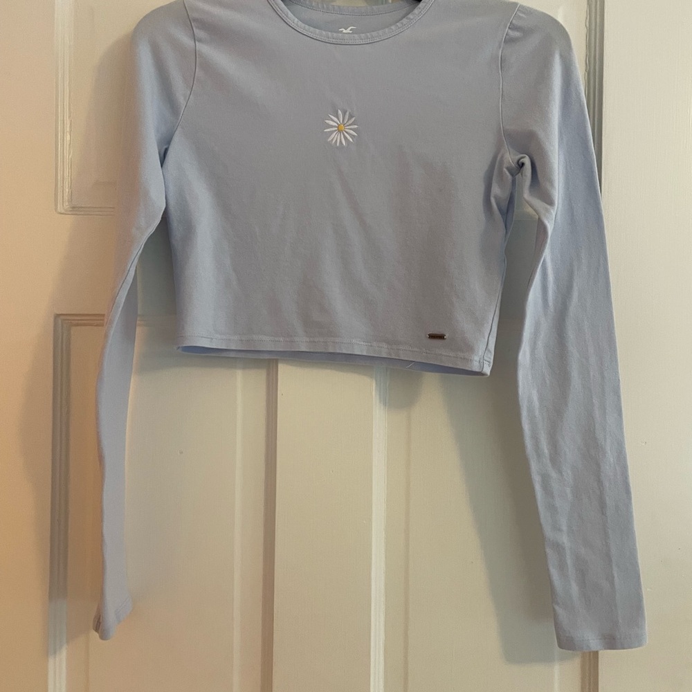 Hollister Baby Tee in Soft Blue